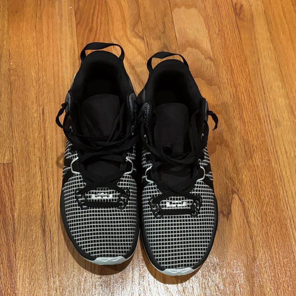 Nike LeBron basketball shoes size 10.5 - Picture 6 of 6